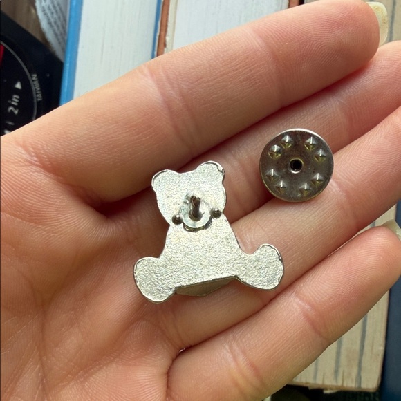 Vintage teddy Bear pin - Picture 5 of 6